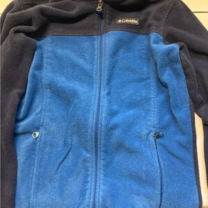 Columbia Blue Puffer Jacket with Outdoor Appeal